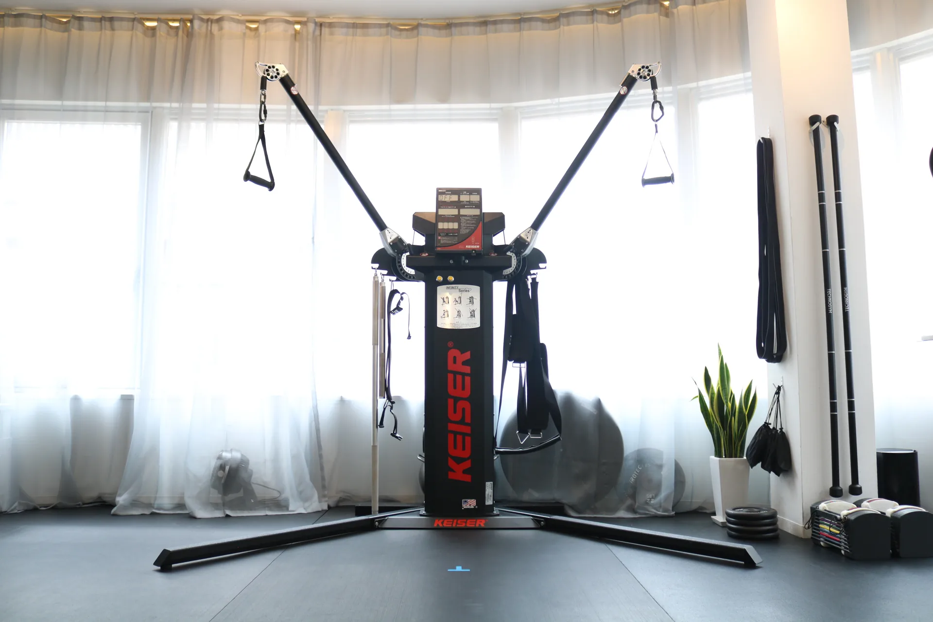 Keiser Functional Trainer（空圧式ケーブルマシン）